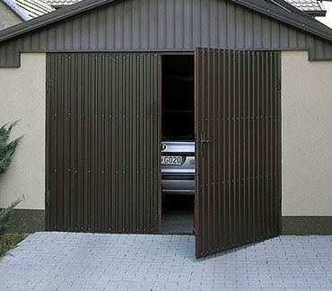 Ворота DoorHan гаражные секционные ручные 3000х2200 металл распашные