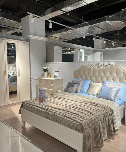 Спальня Мокко 3-створчатый шкаф кровать 1600х2000 с комодом серый камень бежевый